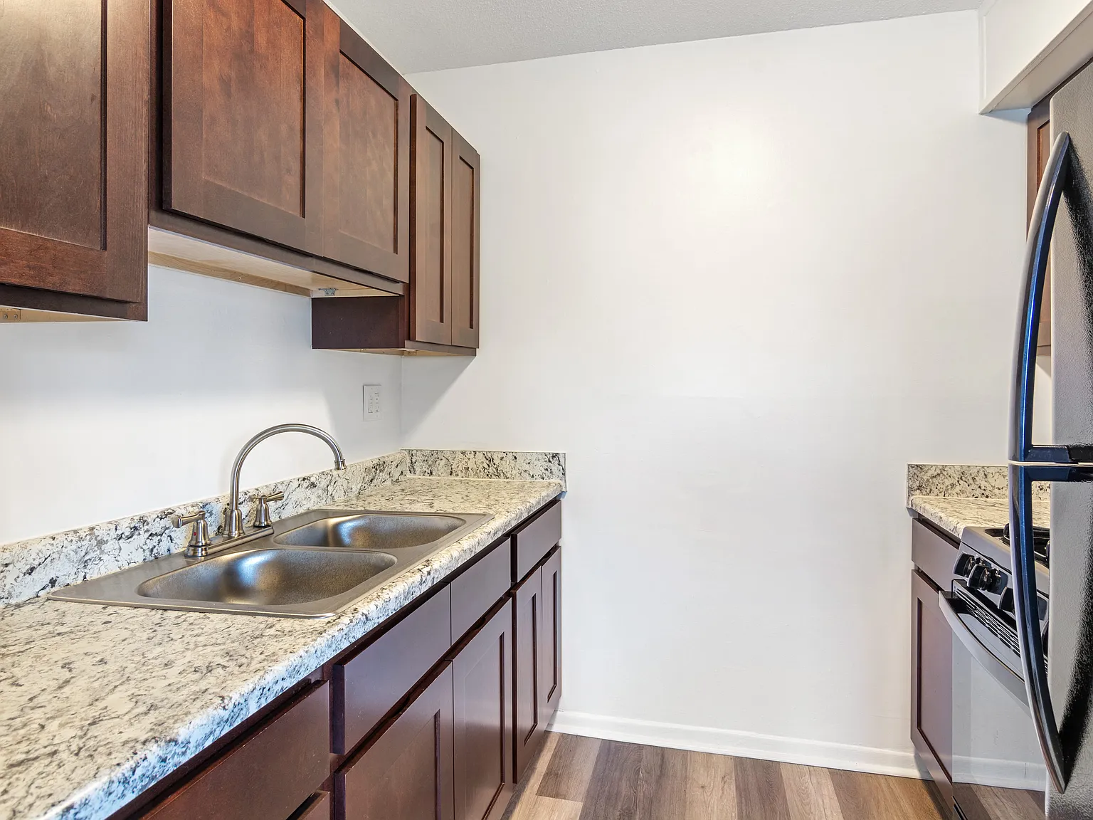 Mercury West Apartments — Photo 4