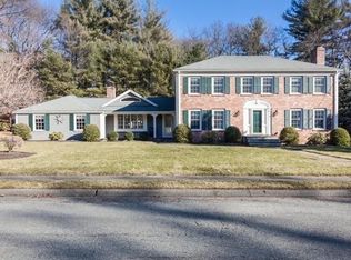 11 Huntingdon Rd, Lynnfield, MA 01940