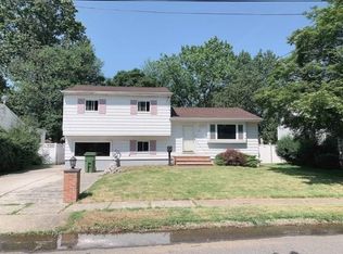 22 Finley Rd, Edison, NJ 08817