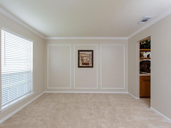 5th image of 222 Cedar Elm Ln