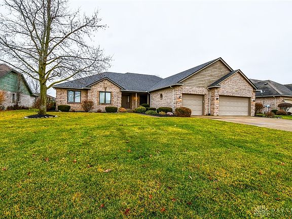 3rd image of 228 Old Carriage Dr