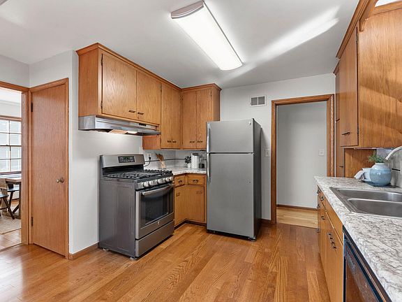 5th image of 7109 Morgan Ave S
