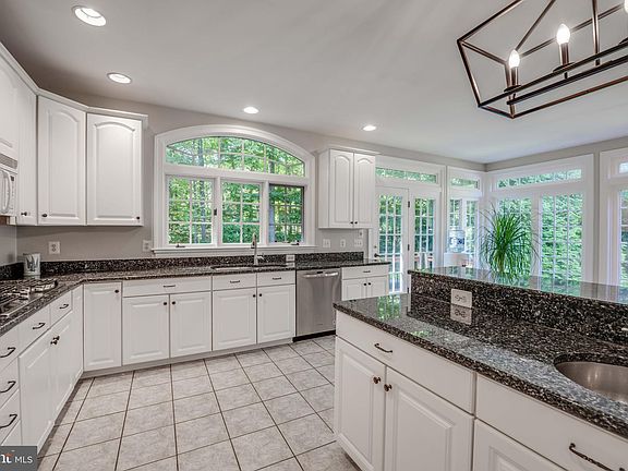 4th image of 6 Trillium Ct