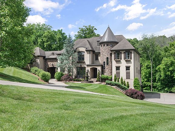 3rd image of 399 The Lady Of The Lake Ln