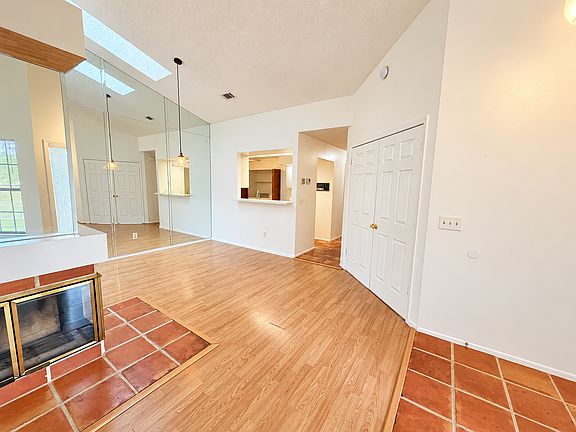 5th image of 1104 Golden Cypress Ct