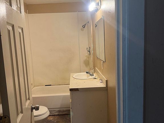 5th image of 58430 Barrow St