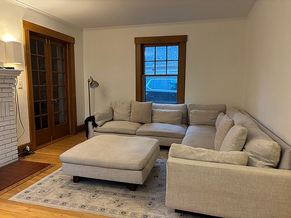 Living room w/ Fireplace
