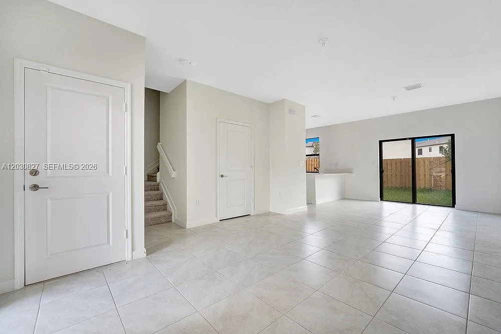 3 bed, 2.5 bath, 1331 sqft, $2,850 — Photo 3
