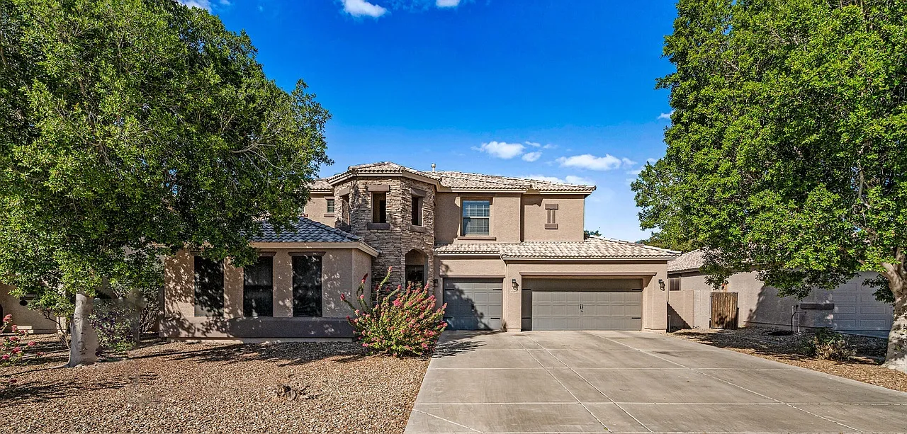 15046 W Sells Dr — Photo 4