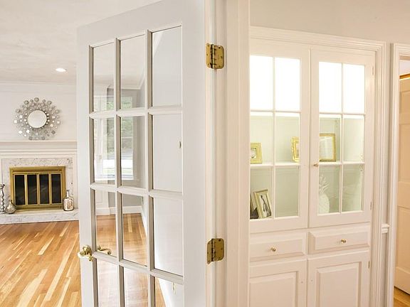 5th image of 11 Heatherwood Dr