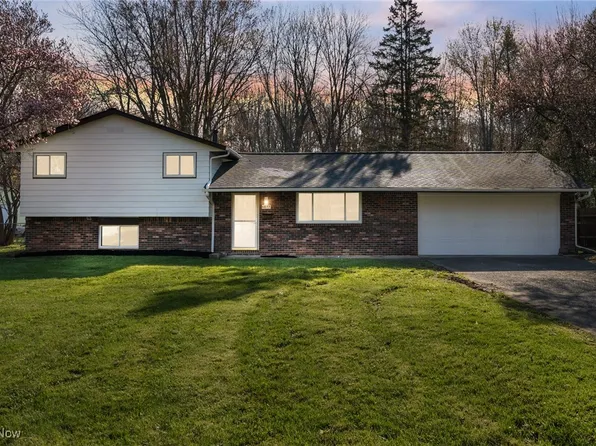 6677 Ridge Plaza Dr, North Ridgeville, OH 44039