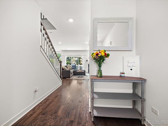 4th image of 776 Riverbank Dr