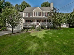 3 Powow Cove Ln, Amesbury, MA 01913