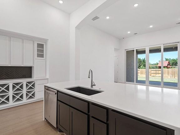3rd image of 668 Painted Creek Way