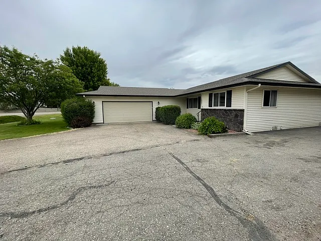 14901 Eagle Dr — Photo 3