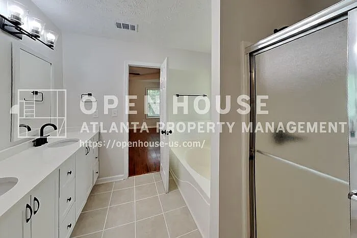 7318 Coral Lake Dr — Photo 14