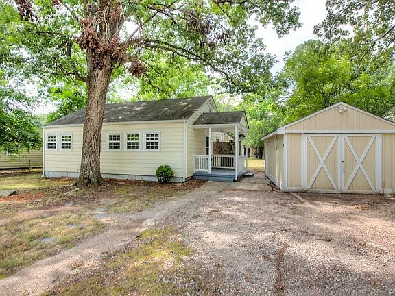 2nd image of 912 Halsey Ln