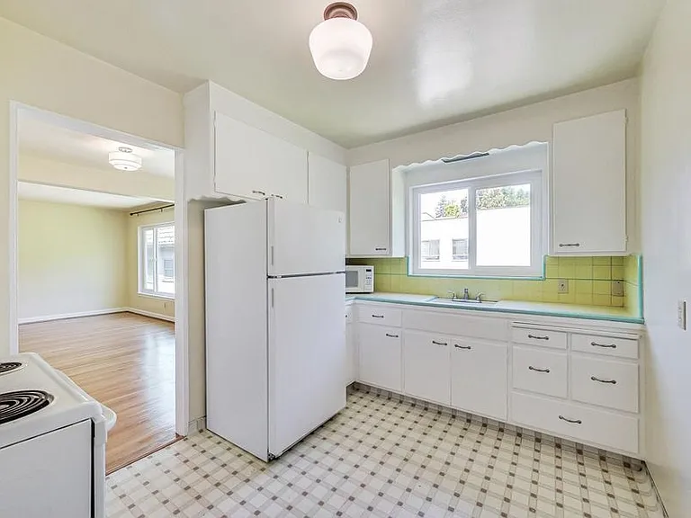 2208 Lakeshore Ave #311 — Photo 8