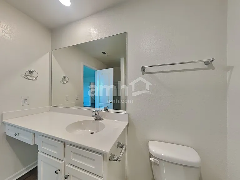2053 Southlea Dr — Photo 12