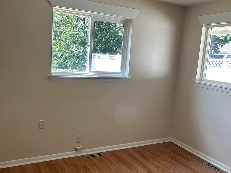 7527-7529 Lakeshore Blvd #7527 — Photo 7