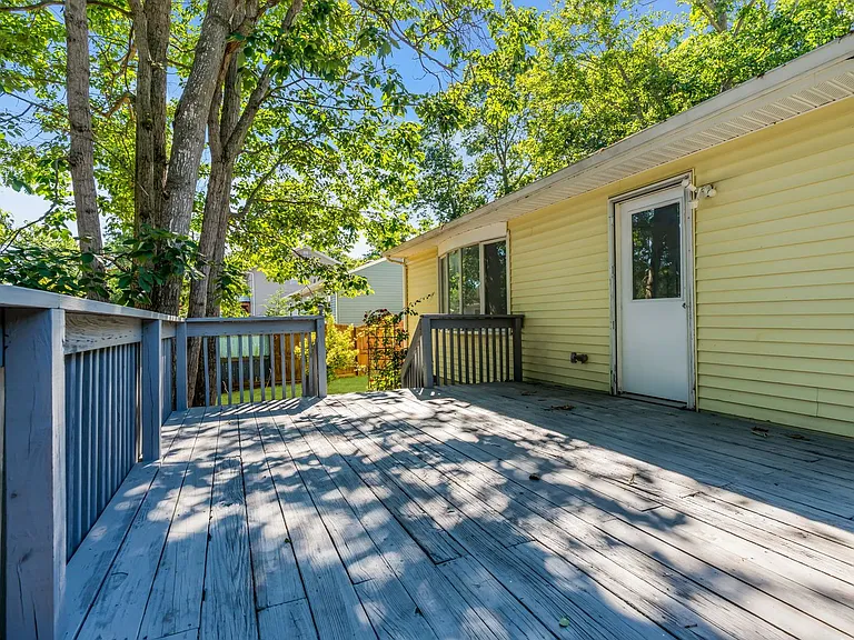 2556 Woodland Rd — Photo 33