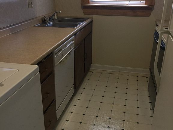 2nd image of 401 Fairfax St #5
