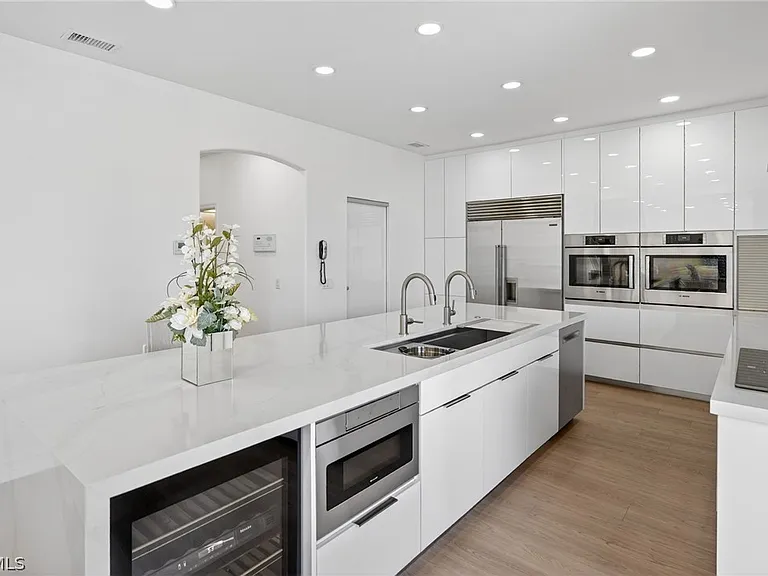 5541 Harborage Dr — Photo 10