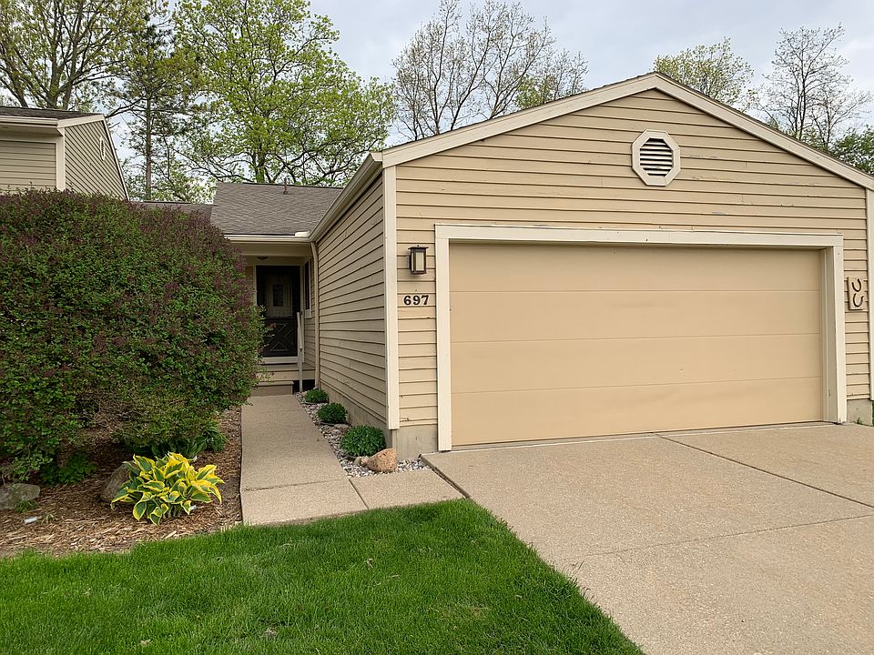 1st image of 697 Woodcreek Cir