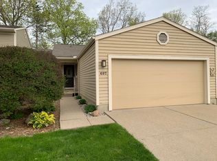 697 Woodcreek Cir, Saline, MI 48176