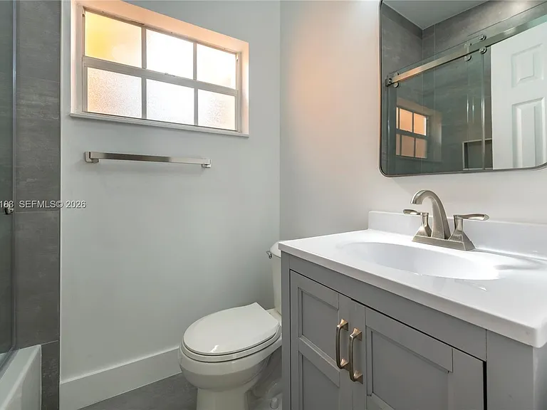 809 NE 17th Ave #4 — Photo 13
