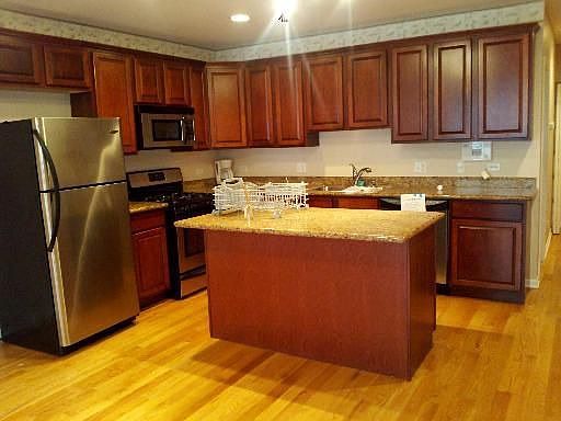 2nd image of 1415 E 62nd St APT 1E