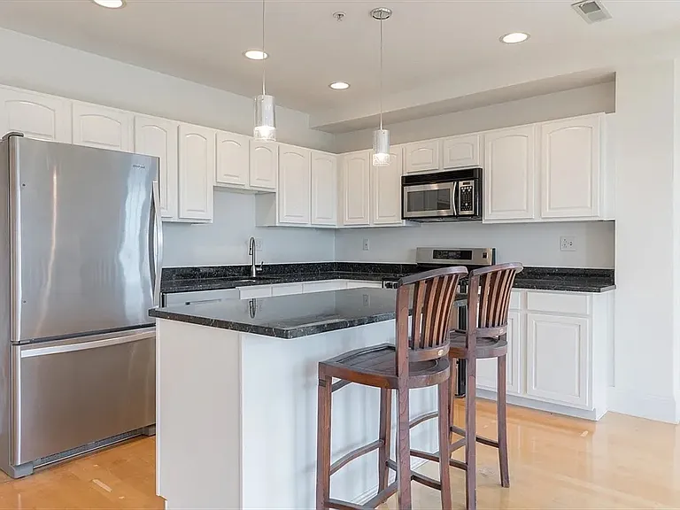 1306 Columbia Rd #5 — Photo 4