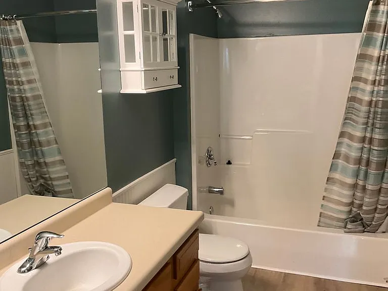 1049 Royal Dr — Photo 34