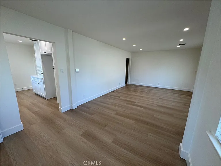 6837 Oak Park Ave — Photo 4