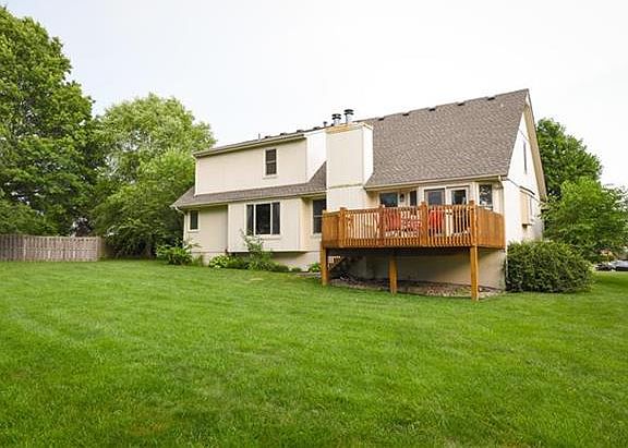 2nd image of 1005 NE Waterfield Ct