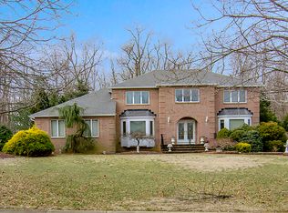 5 Astor Dr, Manalapan, NJ 07726