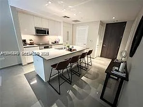 Reach Condo — Photo 3