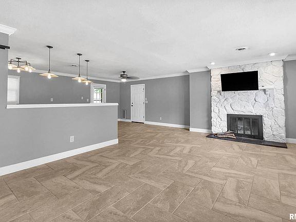 3rd image of 608 Mary Lynn Dr