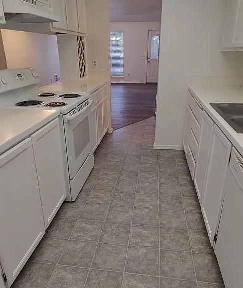 1109 Schurman Rd S — Photo 15