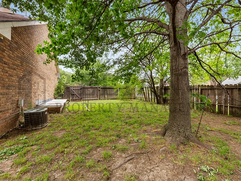 1837 S Stacey St — Photo 3