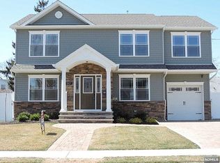 557 Cypress Ave, Saddle Brook, NJ 07663