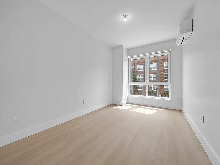 77-63 Vleigh Pl #204 — Photo 6