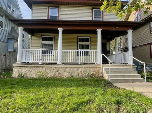 1242 Wealthy St SE, Grand Rapids, MI 49506