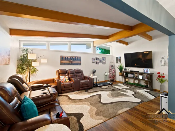 1505 E Hackberry St, Garden City, KS 67846