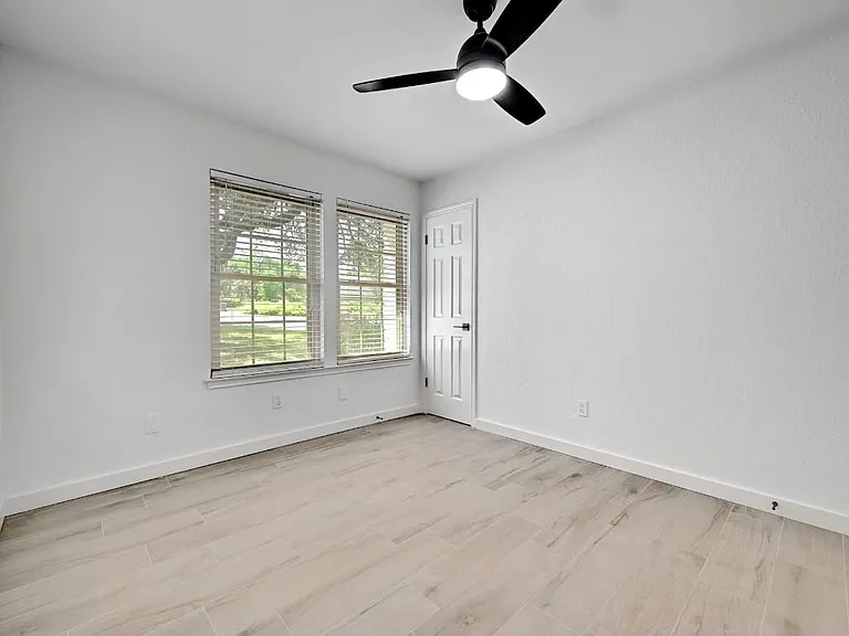 1714 Kimmerling Ln — Photo 27