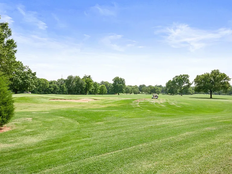 Steps from McCabe Golf Course, walking trails, parks, coffee shops, and local restaurants, enjoy one of Nashville's most walkable neighborhoods.