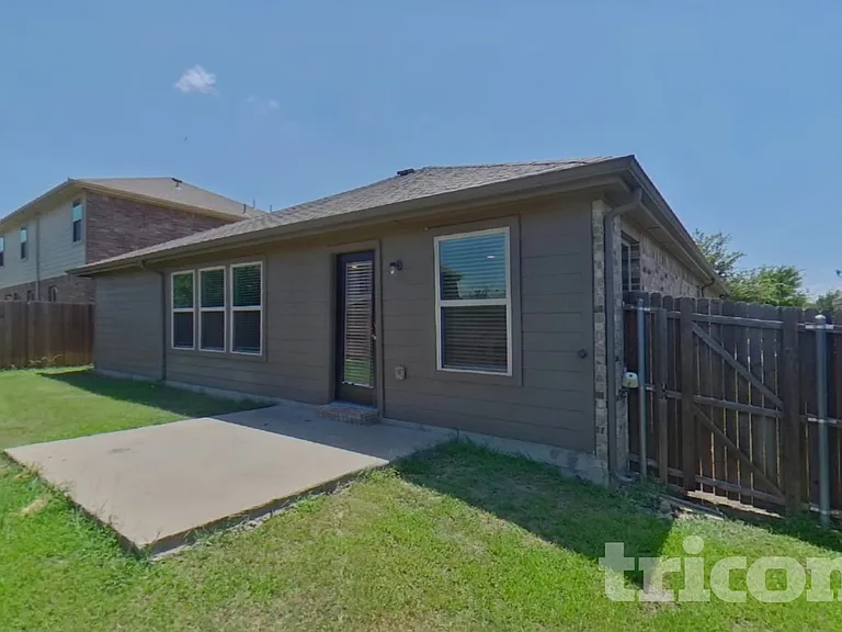 1002 Meadow Wood Ln — Photo 16