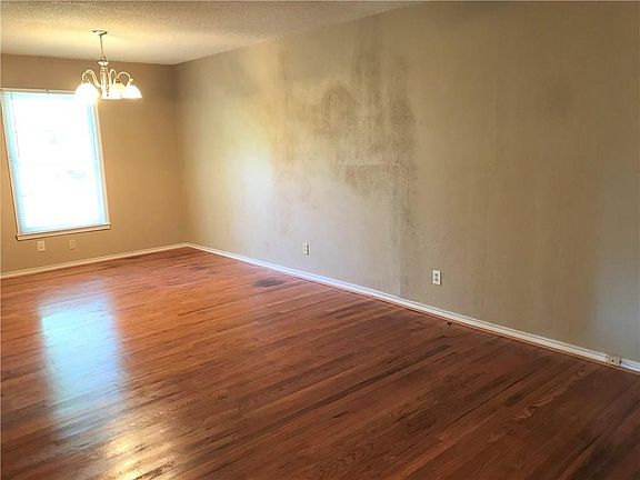2nd image of 3121 Meadow Oaks Dr