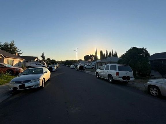 Exterior Neighborhood (street photo)