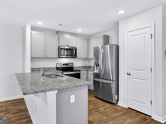 5th image of 215 Coneflower Rd